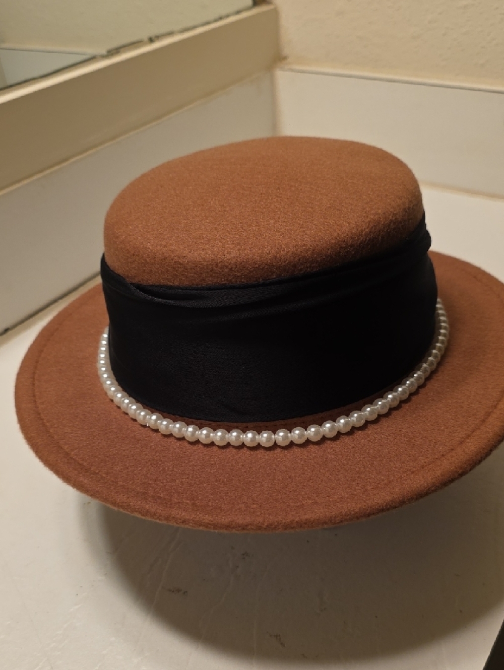 Pearl-Trim Brown Felt Women's Hat with Black Bow - Picture 8 of 9